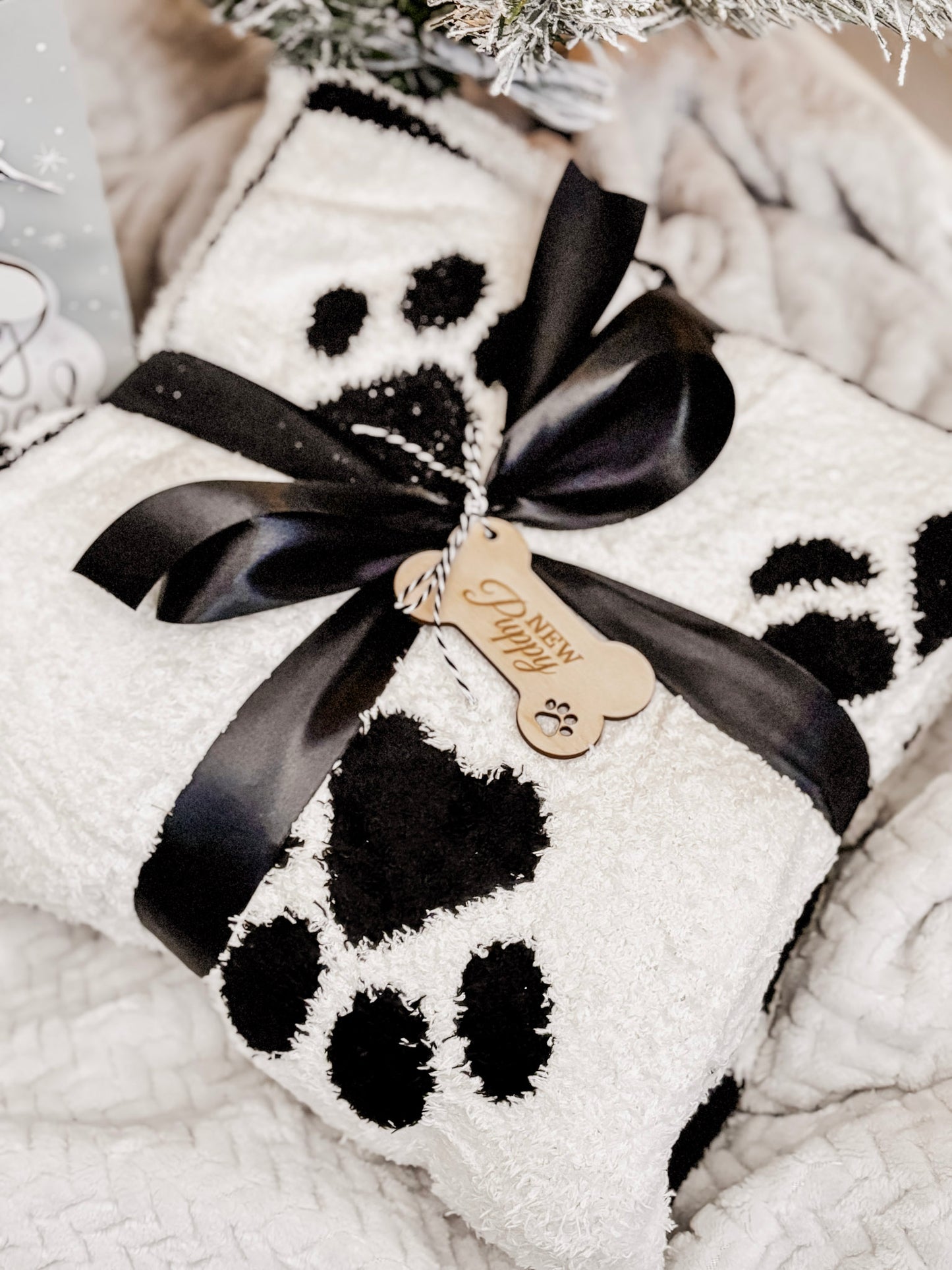 Dog Paw White & Black Blanket