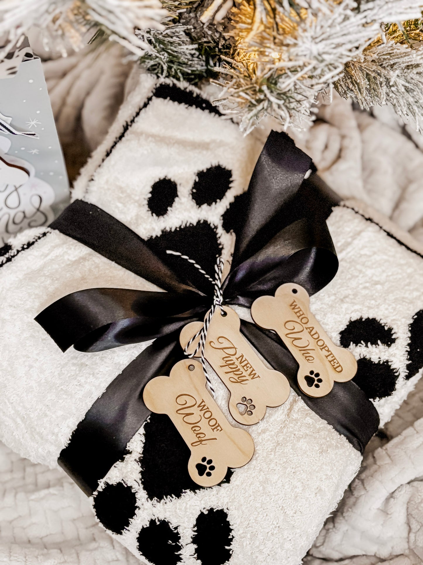 Dog Paw White & Black Blanket